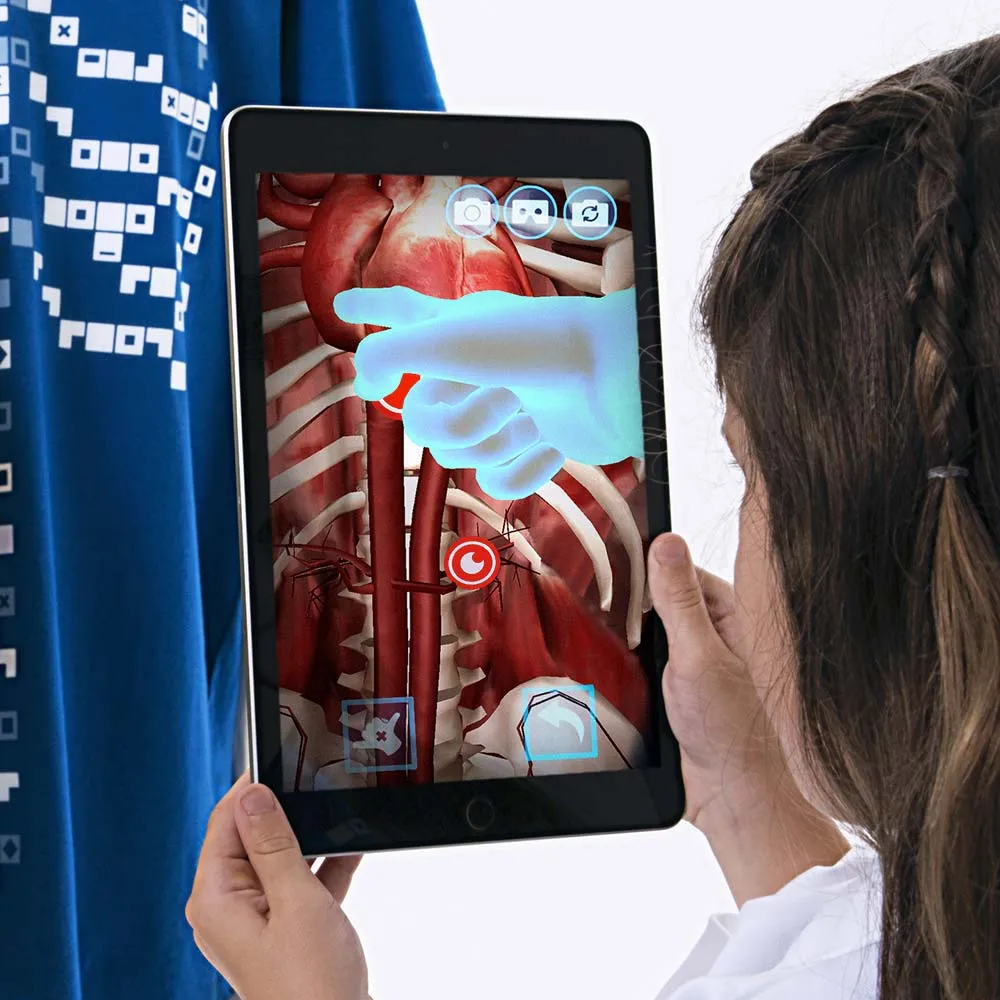 Curiscope Virtuali-Tee Augmented Reality T-Shirt for Anatomy - Medium