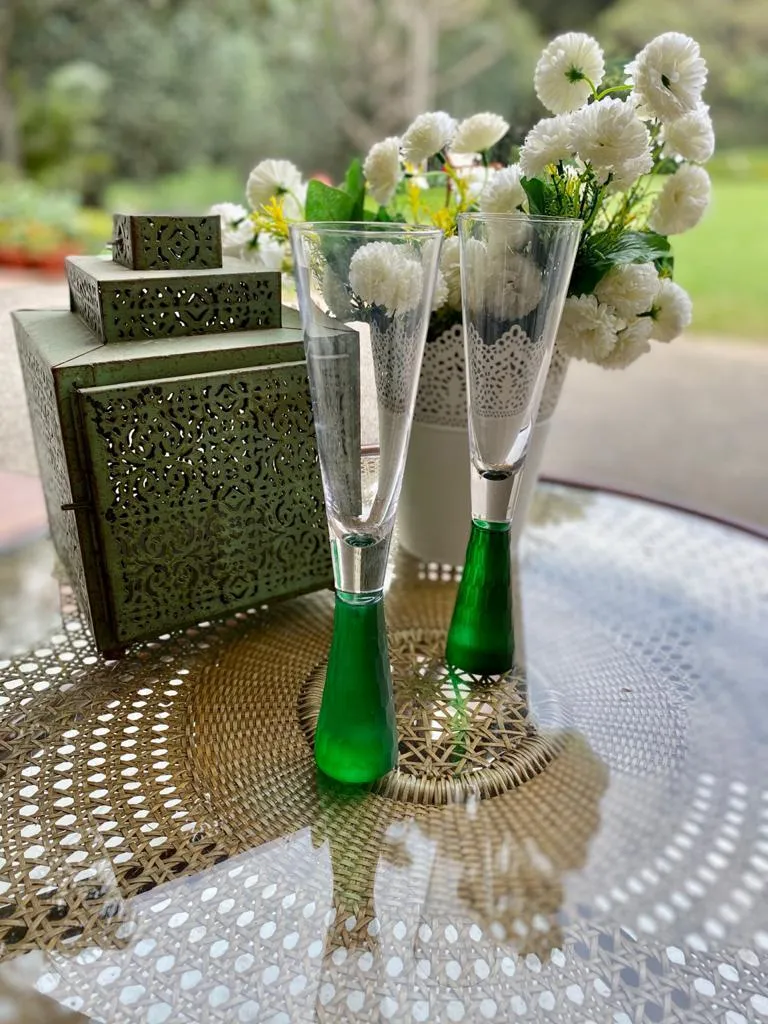 LUSH STYLISH CHAMPAGNE FLUTES WITH GREEN BASE  GLASS SET